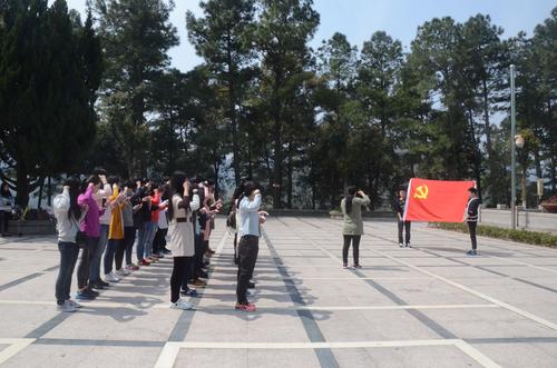 20150330经管学院组织学生党员赴四明山革命根据地参观学习2